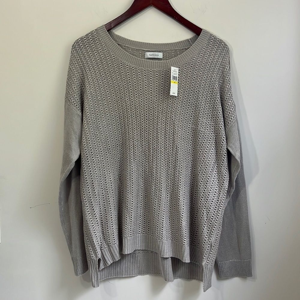 Van Heusen Women’s Sweater Size Large